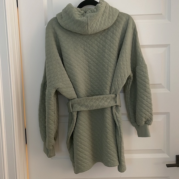Misguided quilted hooded sweatshirt - Picture 3 of 3